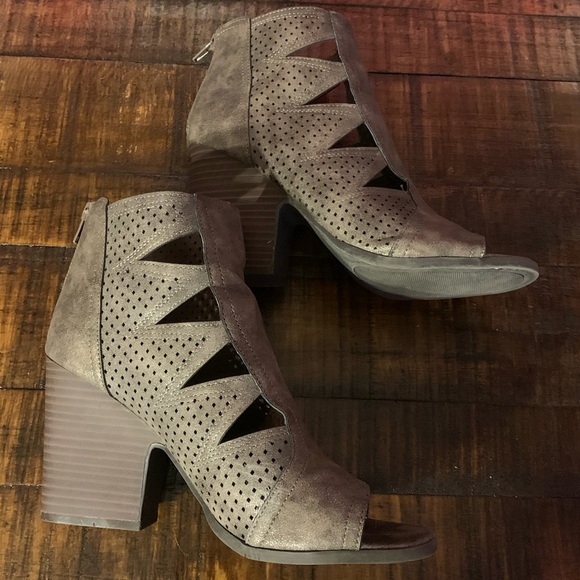 Open toe zip-up grey metallic block heels - Picture 2 of 6
